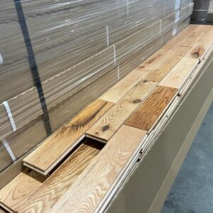 Hardwood - Canadian Red Oak - Ultra Rustic - 3 1/4 x 3/4" - Natural - Mat - Marteau