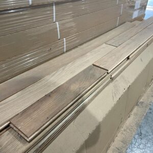 Canadian Hardwood - Red Oak  - Ultra Rustic - 3 1/4 x 3/4" - Barn - Oiled - Marteau