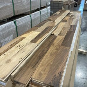 Hardwood - Brazilian Guajuvira - Millrun - 3 1/4 x 3/4" - Pecan - Natural Mat 10%
