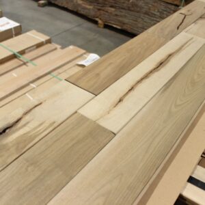 Hardwood - Maple - Colonial - ''Ultra Rustic'' 4 1/4 x 3/4" -Barn - Oiled