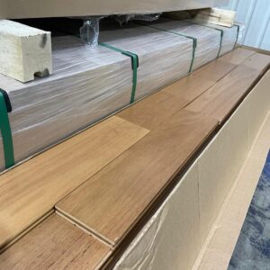 Hardwood - Brazilian Oak - 5 x 3/4" - Natural - Select and Better - Satin Square Edge