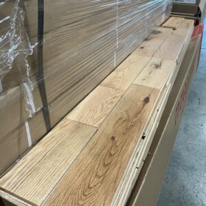Hardwood - Canadian Red Oak - Rustic - 4 1/4 x 3/4" - Natural - Mat Brushed Open Naughts - Marteau