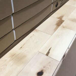 Hardwood - Maple - Rustic - 5 x 3/4 - Natural - Matte