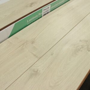 Floating - 1215mm x 195mm x 12.3mm - AC4 - TF6018