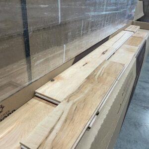 Hardwood - Maple - 4 1/4 x 3/4 - Campagnard - Natural - Brushed Mat Ultra Rustic