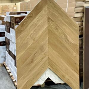 Engineered - Chevron White Oak - Real Wood - 5 Inch, 15 mm, 4 mm, 36 Inch - Natural - Brushed - Plancher du Nord