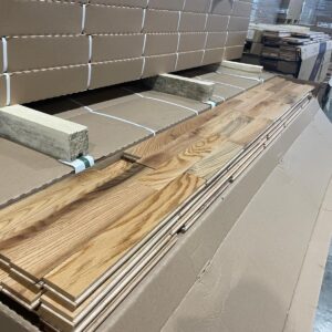 Hardwood - Red Oak - Natural - 2 1/4 x 3/4" - Colonial Grade - Mat Natural Finish - Appalachian Flooring