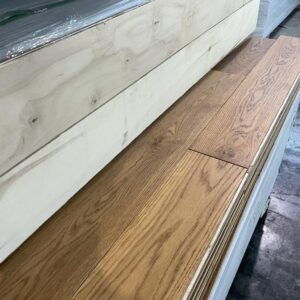 Engineered - White Oak - 5 inch Wide , 5/8 , 3,5 mm wear Layer - Light Tan - Brushed - Aria Vici