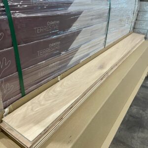 Engineered - White Oak - 6 Inch 5/8 Premium Lengths - 4mm wear layer - Naked White Wash - Brushed Finish - Plancher Du Nord