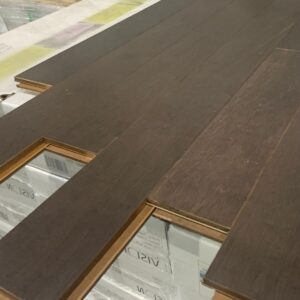 Engineered - Maple Engineered Black Pepper 4,5 inch , 5/8 Click , Mat Finish