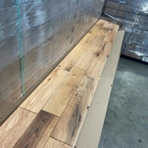 Hardwood - Red Oak - Rustic- 3 1/4 x 3/4 - Natural- Matte